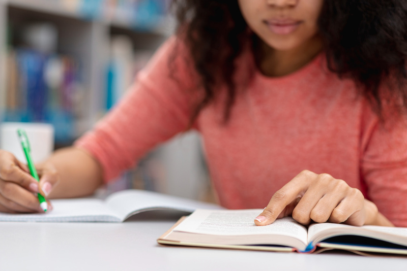 Faculdade Anhanguera abre inscrições para cursos de férias gratuitos e oferece 50 opções de capacitação online