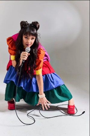 Lu Mattos lança o segundo álbum autoral “Indômitta” com sonoridade pop rock