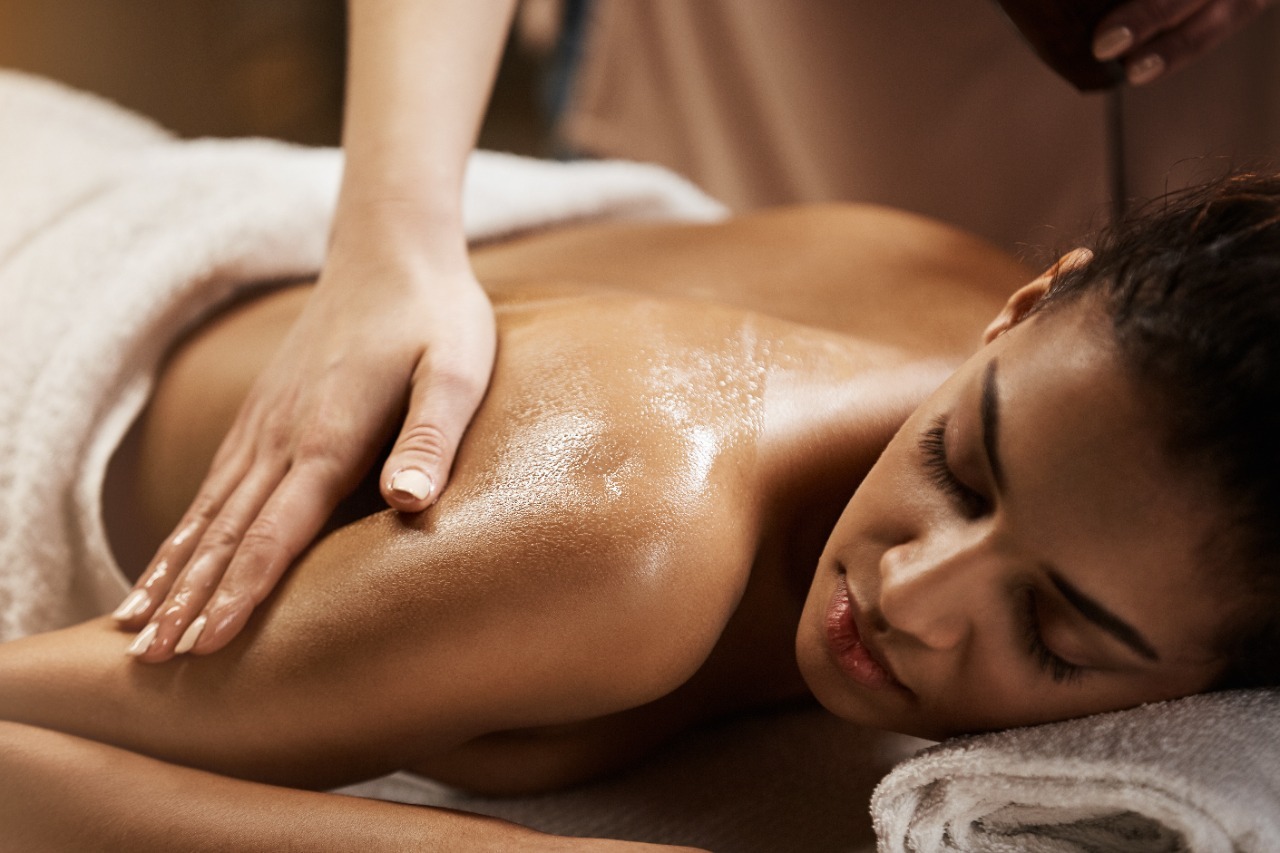 Massagem Nuru: relaxamento, presença e conexão corporal em uma experiência japonesa