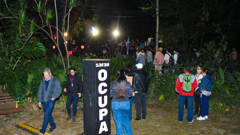 Sarau promove ocupação cultural de diferentes espaços e valoriza artistas locais