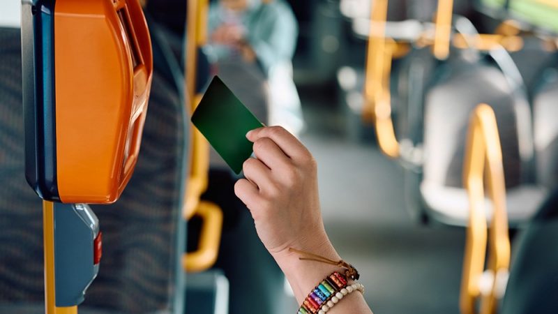Passageira com direito a Passe Livre em viagem rodoviária interestadual deve ser ressarcida e indenizada por empresa de ônibus