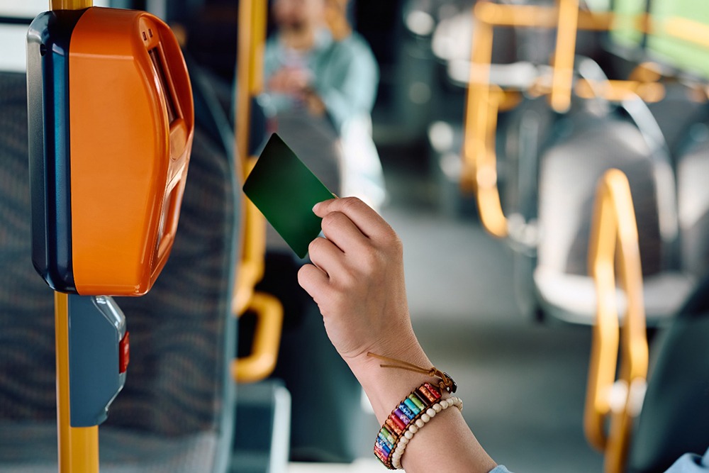 Passageira com direito a Passe Livre em viagem rodoviária interestadual deve ser ressarcida e indenizada por empresa de ônibus