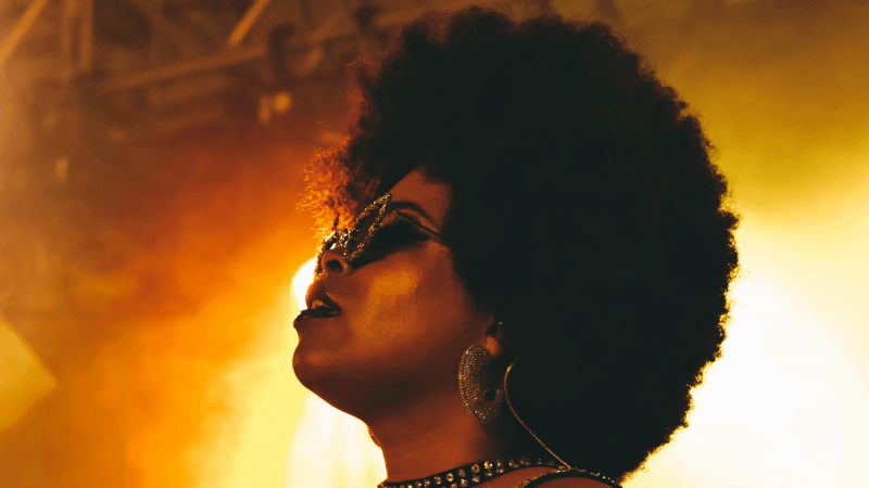 FRAN JANUÁRIO CELEBRA DONA IVONE NO ENCERRAMENTO DO 3º FESTIVAL DE MÚSICA DOIDA