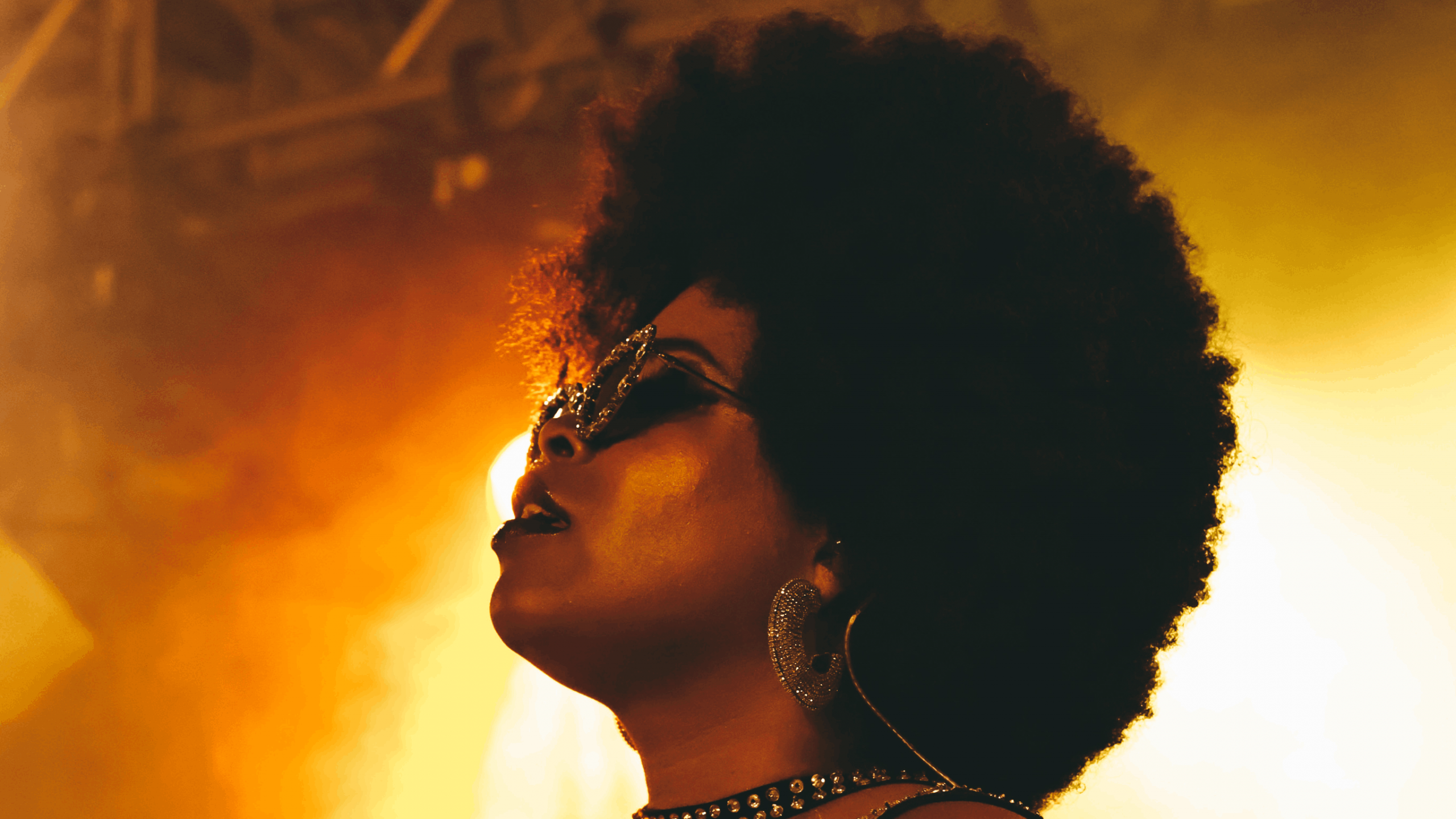 FRAN JANUÁRIO CELEBRA DONA IVONE NO ENCERRAMENTO DO 3º FESTIVAL DE MÚSICA DOIDA