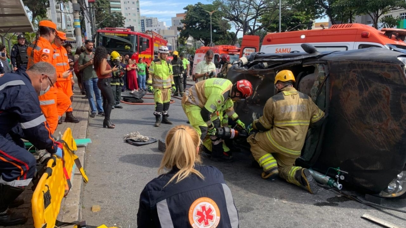 Prefeitura de Contagem e parceiros que atuam no trânsito vão simular amanhã, quinta-feira, 24/9, às 10h, um acidente de carro com vítimas em frente à Câmara de Vereadores