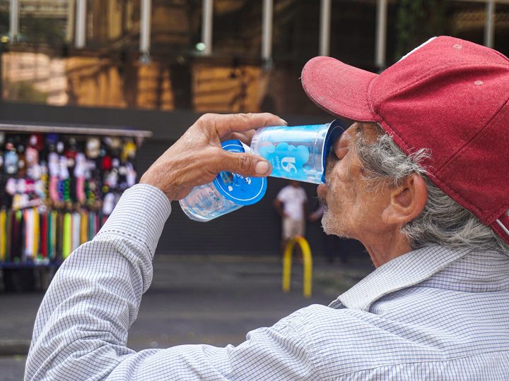 Ondas de calor e poluição aumentam risco de AVC em idosos, constata estudo
