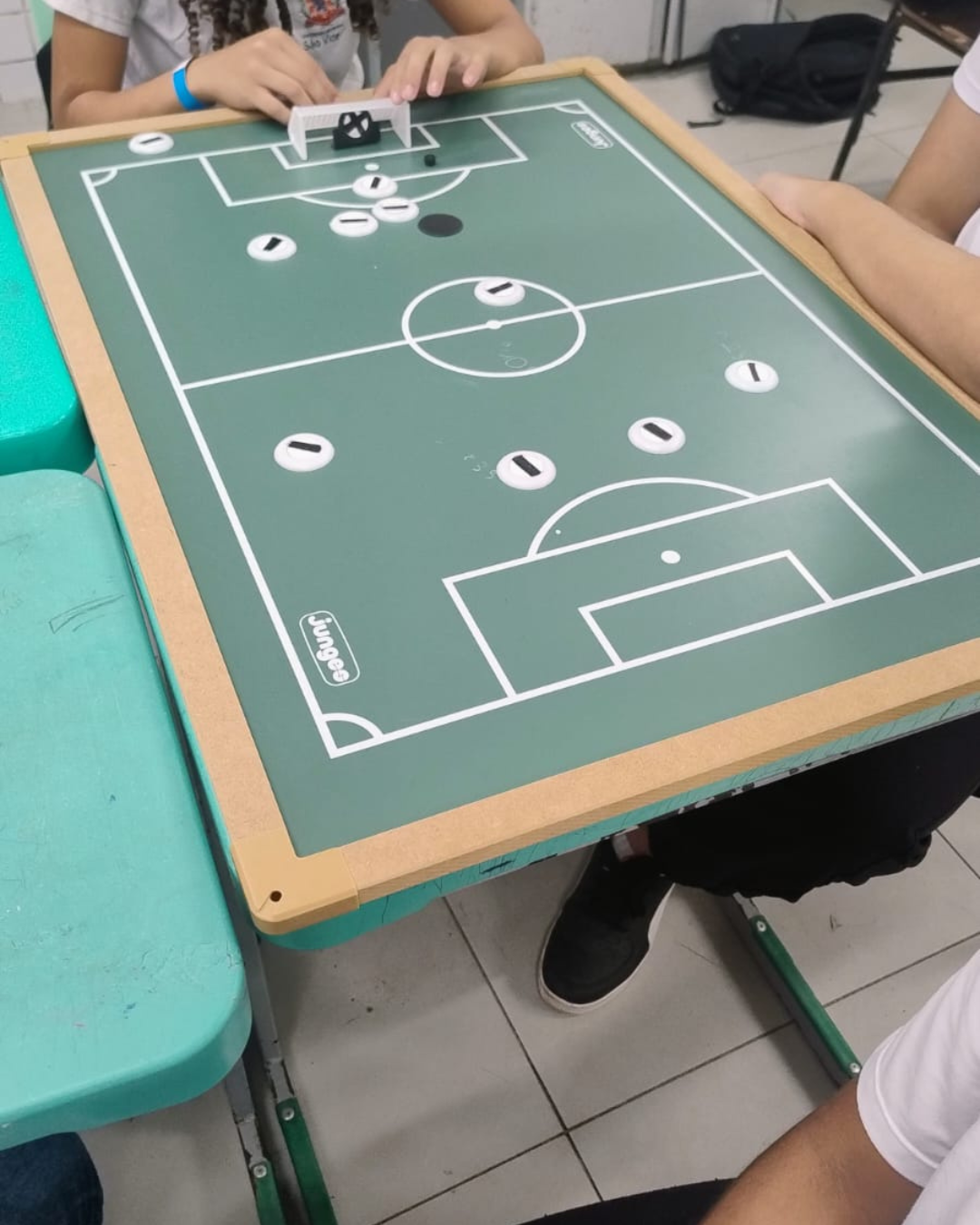Cultura do futebol entra em campo para ensinar matemática nas escolas de Contagem